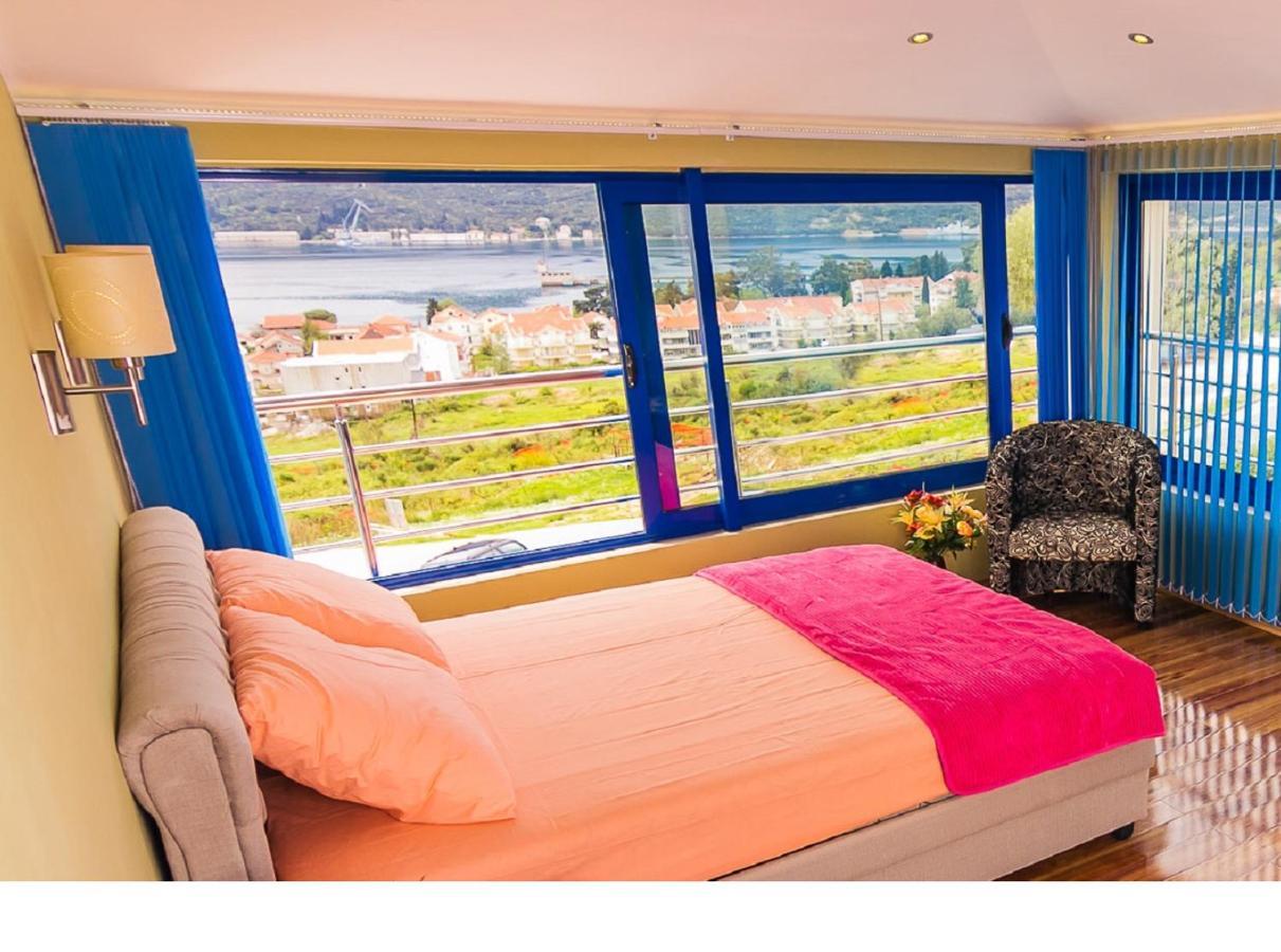 Villa Sea-N-Sun, 7 Bedrooms & Pool, Nearby Portonovi Marina. Thenovici Exterior photo