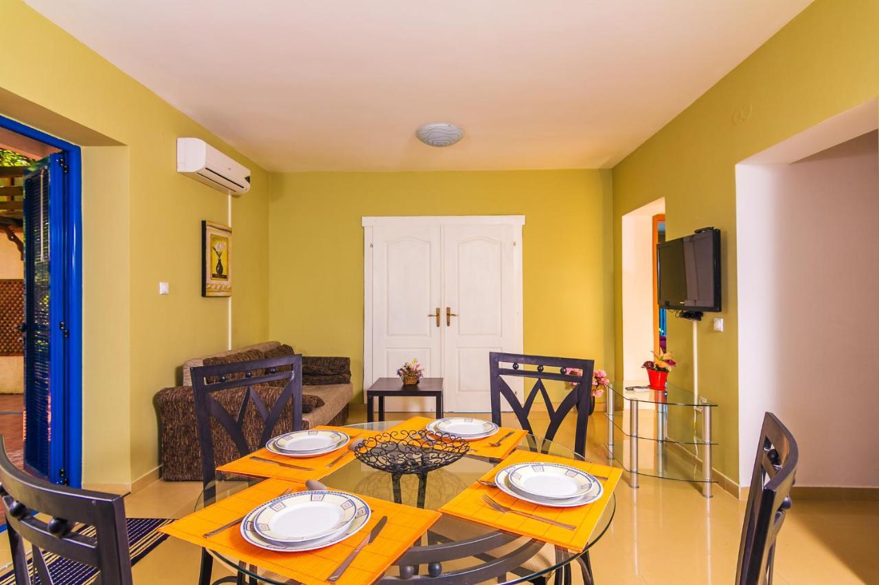 Villa Sea-N-Sun, 7 Bedrooms & Pool, Nearby Portonovi Marina. Thenovici Exterior photo