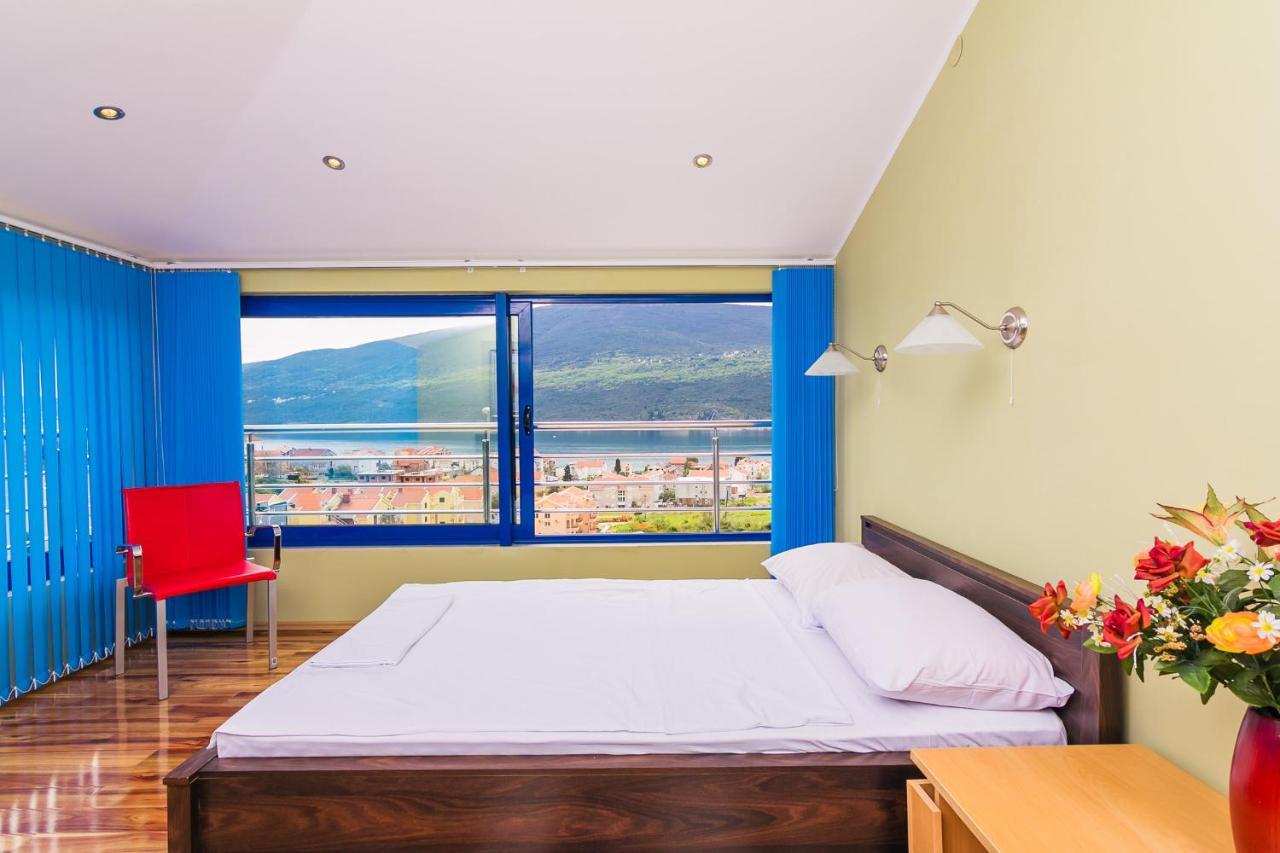 Villa Sea-N-Sun, 7 Bedrooms & Pool, Nearby Portonovi Marina. Thenovici Exterior photo